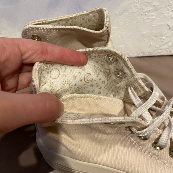 Off white/cream converse move with gold accents - Picture 5 of 8